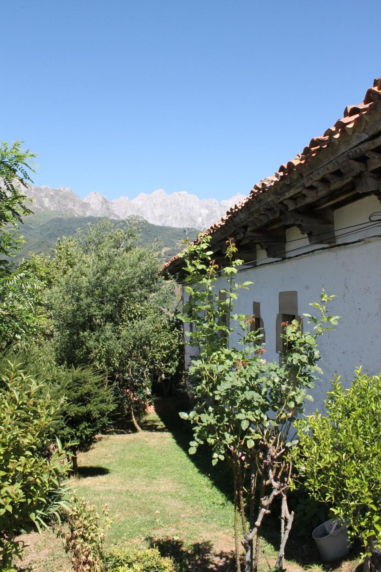 Casona De Trevino Guest House Cosgaya Exterior photo